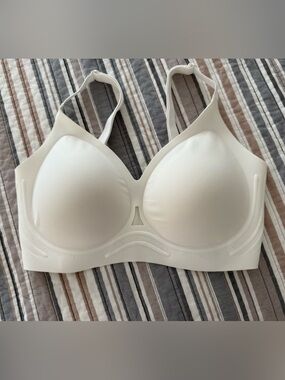 White Seamless T-Shirt Bra – Smooth Support